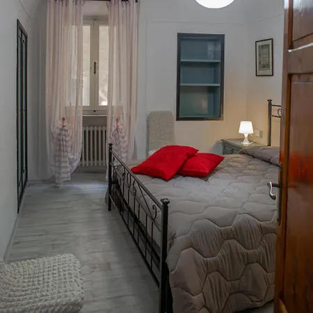 All'ombra Del Campanile Apartment *