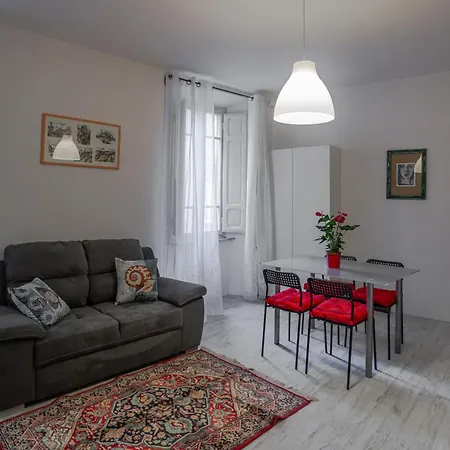 All'ombra Del Campanile Apartment *